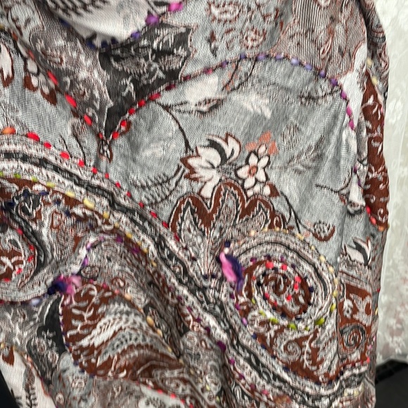 Reversible Pashmina Brown & Pink. And Other Side is Grey & Brown. Beautiful 💕 - Picture 7 of 8